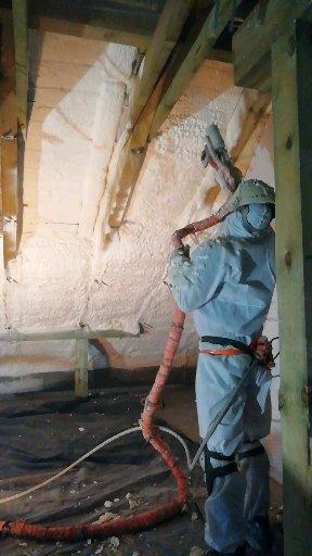 Ocieplenie poddasz pianką PUR,