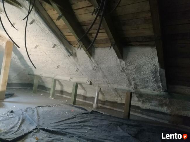 Ocieplanie docieplanie poddaszy domów, stropów Piana PUR