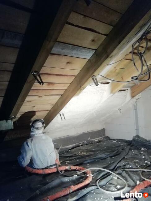Ocieplenie poddasz pianką PUR,