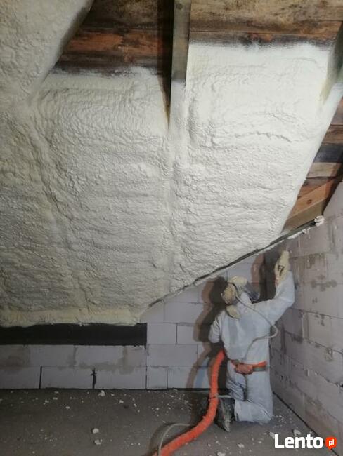 Ocieplanie docieplanie poddaszy domów, stropów Piana PUR