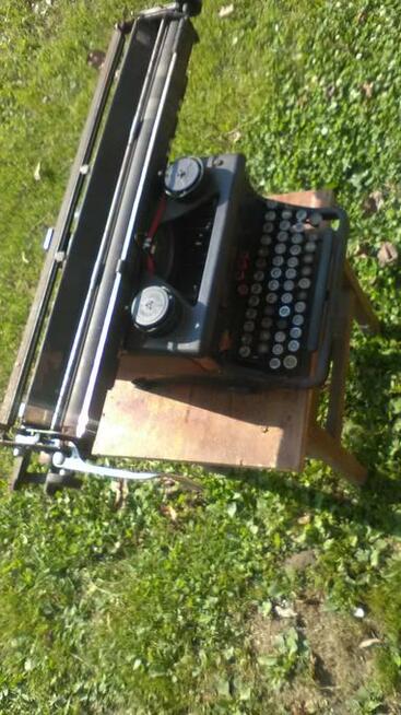 Sprzedam starodawną maszyne do pisania
