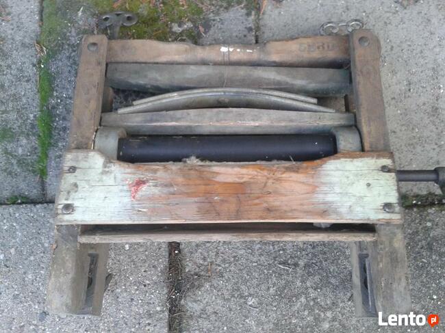 Antyk stara wyżymaczka ang./USA drewniana, 80 zł.