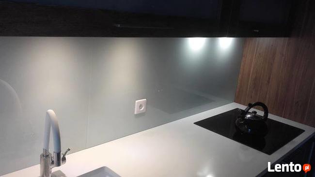 Szklarz. Lustra, lacobele, szkło z grafiką, balustrady