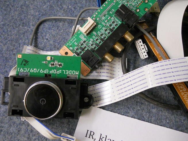 IR, klawiatura, złącze cinch z TV Samsung PS50C91H.