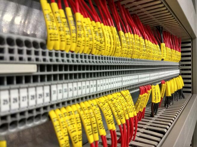 Prefabrykacja - montaż szaf sterowniczych, rozdzielnic