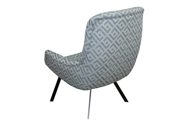 Nowosc oferuje fotel Apollo o wyzszym oparciu i nozkach meta