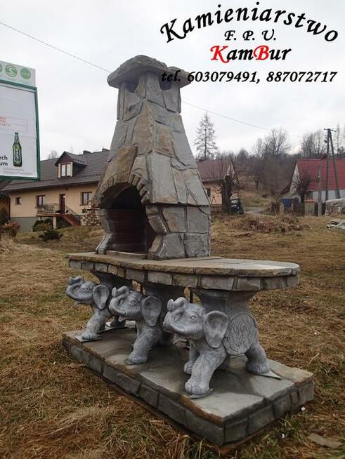 Grill na słoniach z kamienia piaskowego (C7)