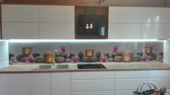 Druk na szkle hartowanym