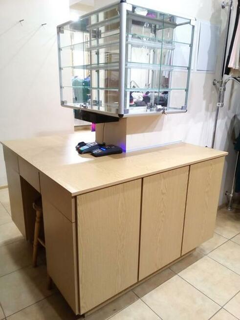 MEBLE Z WYPOSAŻENIA SKLEPU ODZIEŻOWEGO Śródmieście