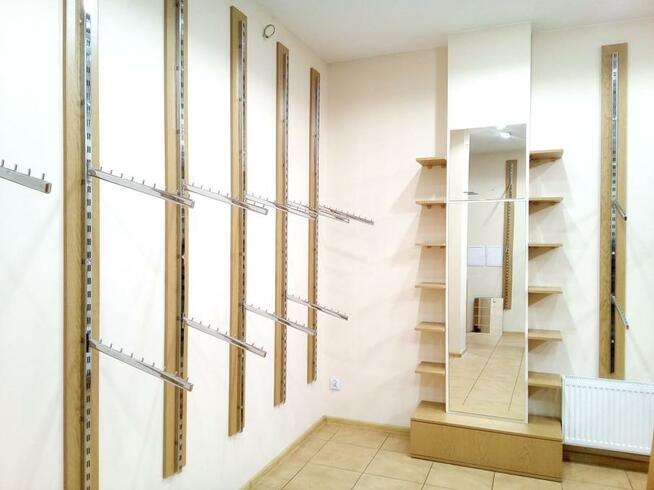 MEBLE Z WYPOSAŻENIA SKLEPU ODZIEŻOWEGO Śródmieście