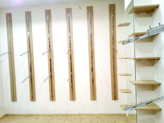 MEBLE Z WYPOSAŻENIA SKLEPU ODZIEŻOWEGO Śródmieście