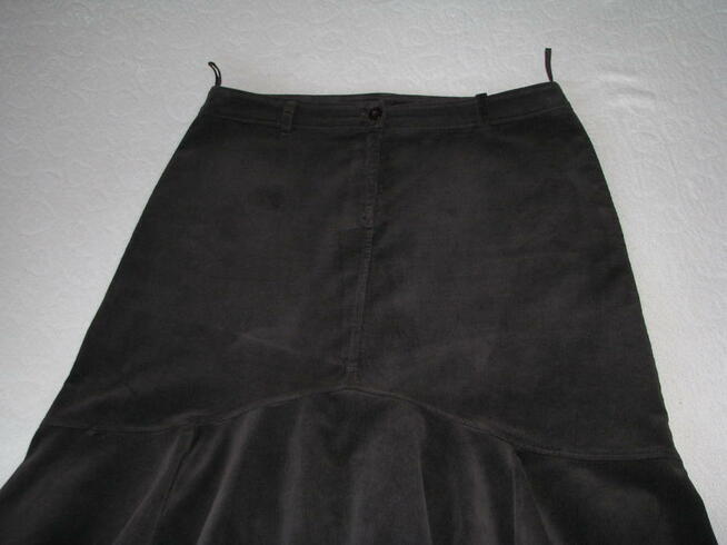 Sztruksowa spódnica z kloszem, kloszowana, brąz, rozm. 44