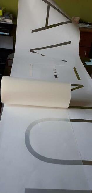 Wycinanie napisów, cięcie ploterem kształtów logo reklama