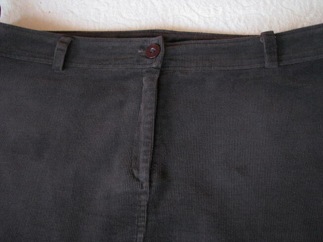 Sztruksowa spódnica z kloszem, kloszowana, brąz, rozm. 44