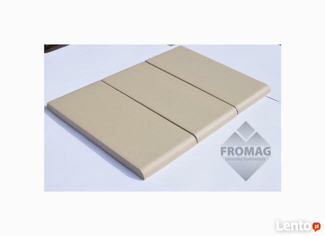 PARAPET PIASEK OKNA KLINKIE PŁYTKA CZERWONA OKAPNIK