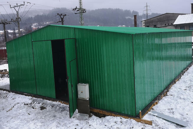 Hala garażowo-magazynowa 7x16 m dwuspadowy dach + brama