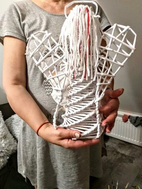 Anioł z papierowej wikliny