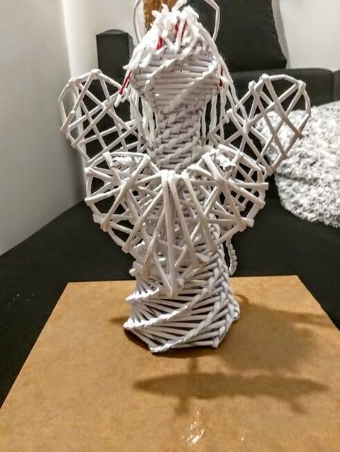 Anioł z papierowej wikliny