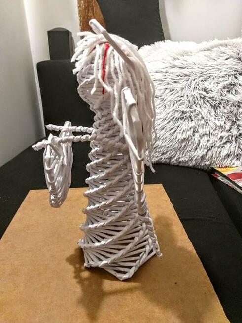 Anioł z papierowej wikliny