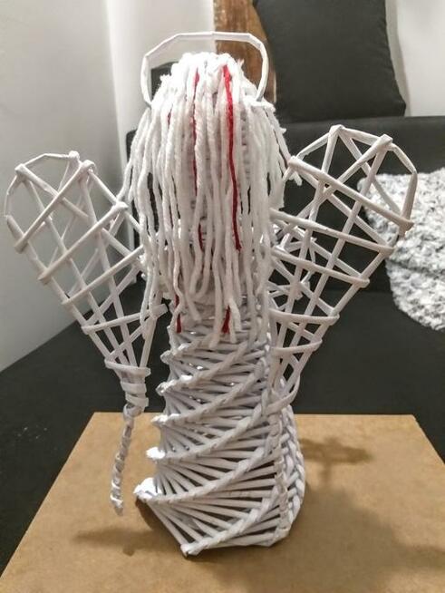 Anioł z papierowej wikliny