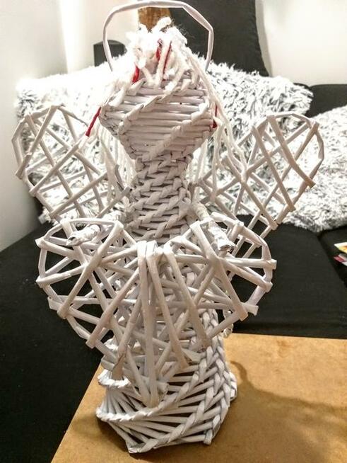 Anioł z papierowej wikliny