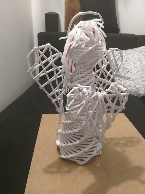 Anioł z papierowej wikliny