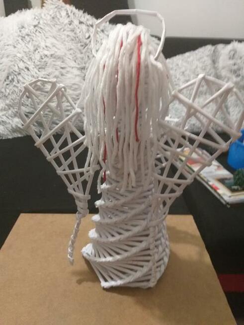 Anioł z papierowej wikliny