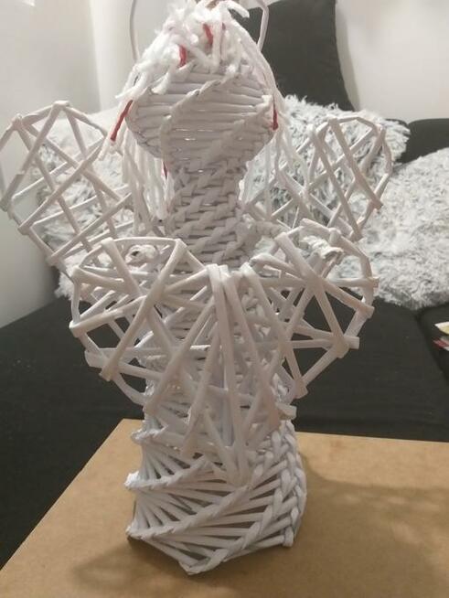 Anioł z papierowej wikliny