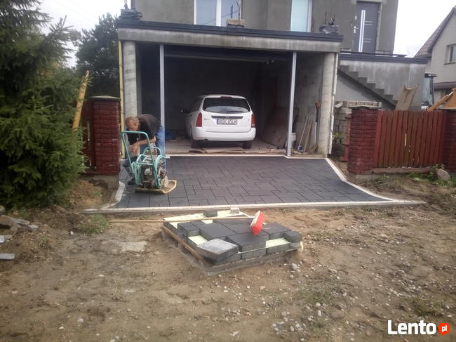 Praca przy kostce brukowej