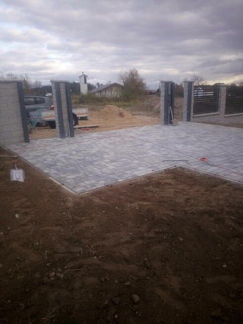 Praca przy kostce brukowej