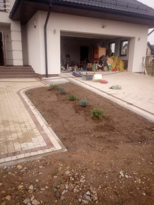 Praca przy kostce brukowej