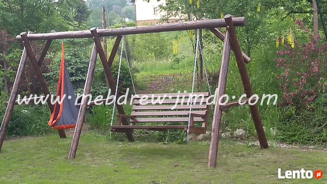 drewniana huśtawka ogrodowa