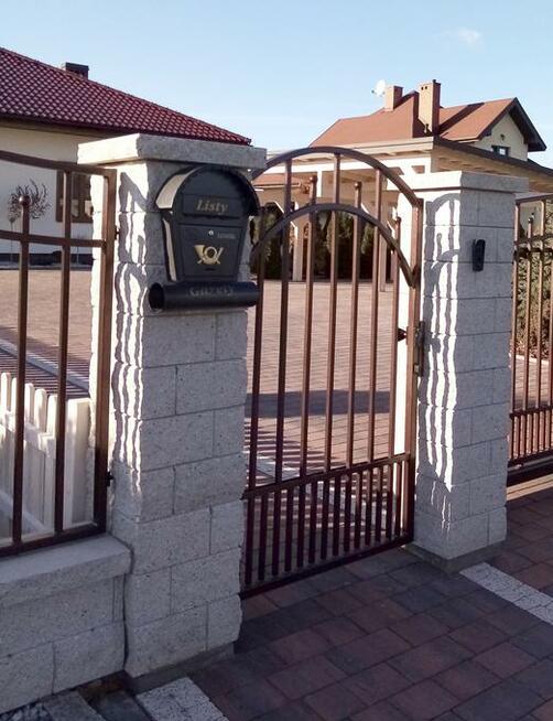 Ogrodzenia z łupków, bloczków, klinkieru, murowanie.