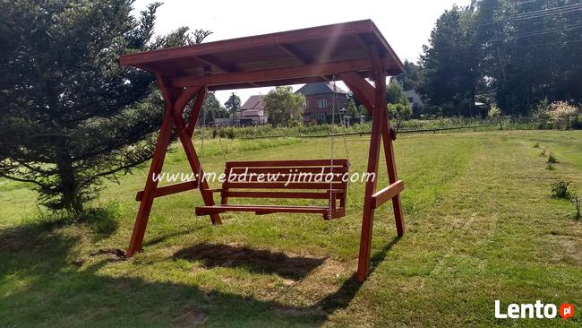 drewniana huśtawka ogrodowa