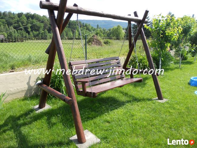 drewniana huśtawka ogrodowa