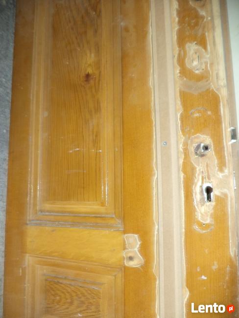 Odnawianie drzwi z kamienic