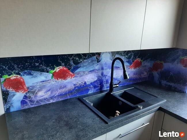 Szklarz. Lustra, lacobele, szkło z grafiką, balustrady