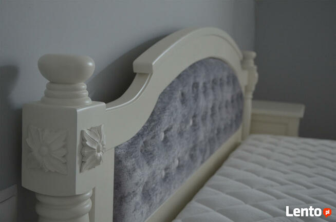 Łóżko białe