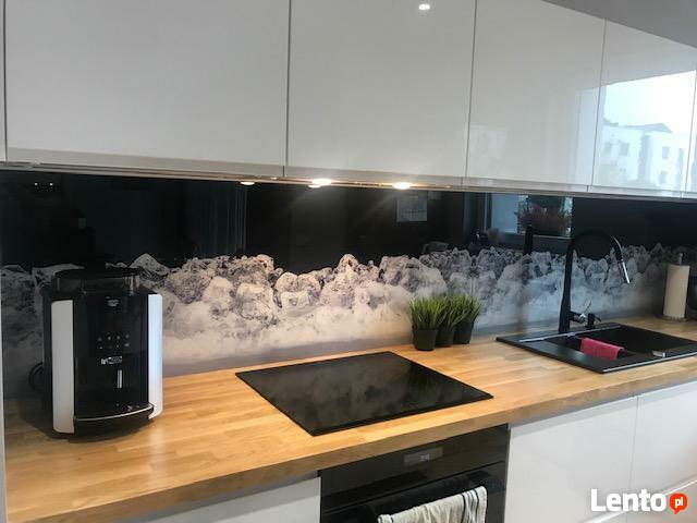 Szklarz. Lustra, lacobele, szkło z grafiką, balustrady