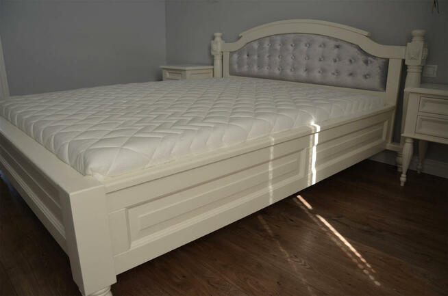 Łóżko białe