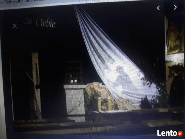 Postać Pana Jezusa klęczącego dekoracja wielkanoc ciemnica