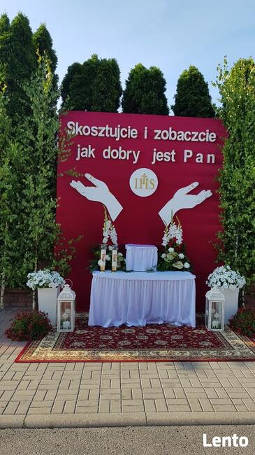 Dłonie z hostią dekoracja Pierwsza Komunia ołtarz Boże Ciało