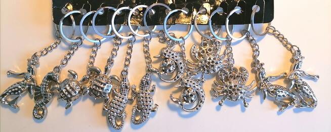 Breloki i karabińczyki do kluczy - 12 sztuk/48 PLN