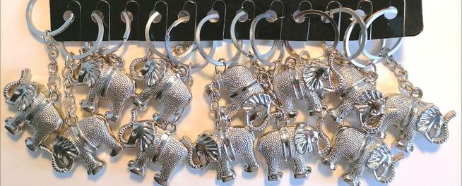 Breloki i karabińczyki do kluczy - 12 sztuk/48 PLN