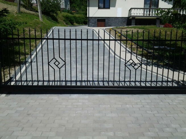 Bramy i ogrodzenia na zamówienie: dualtech