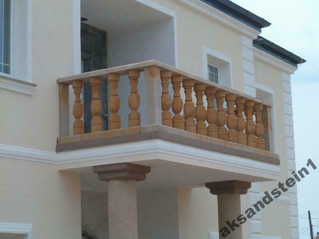 Balustrady z piaskowca z kwadratowymi tralkami