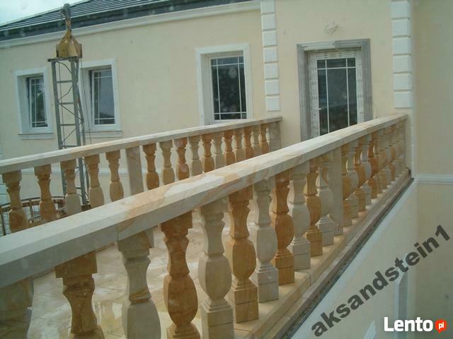 Balustrady z piaskowca z kwadratowymi tralkami