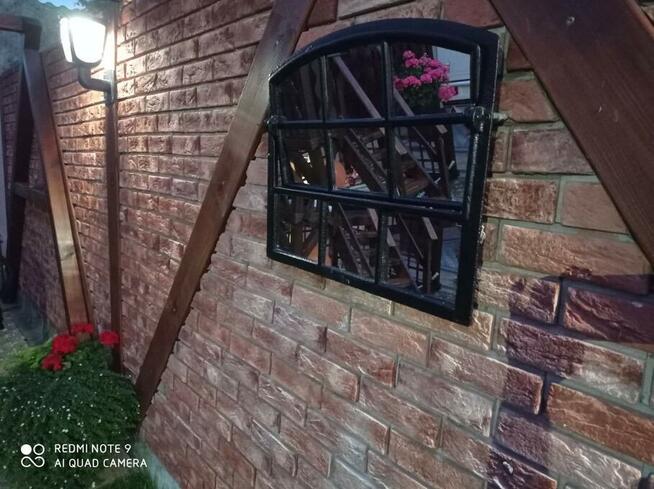 Czerwona cegła z gotową fugą trzy kolory fugi płytki gipsowe