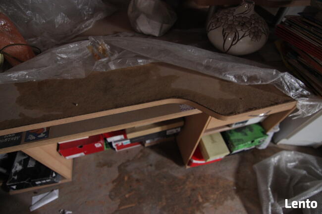 Oddam biurko z miejscem na komputer stacjonarny