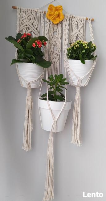 Makrama kwietnik z kwiatami